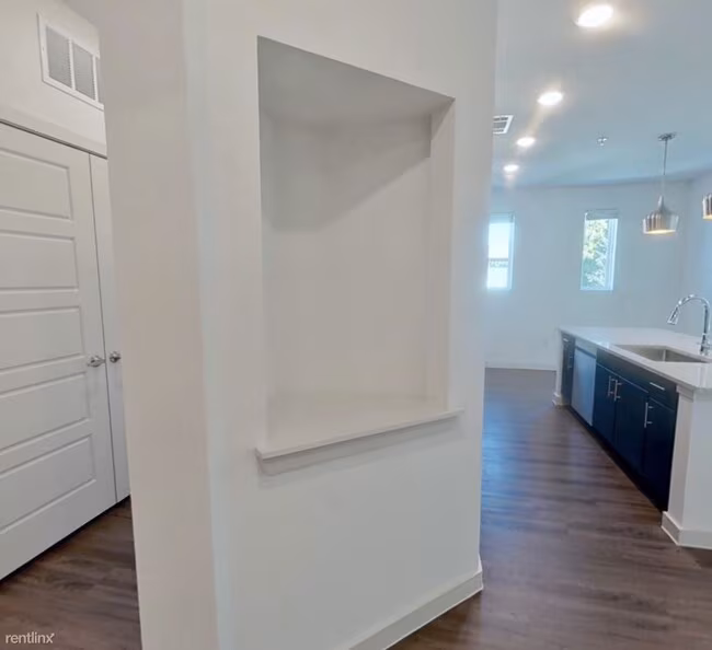 661 Louis Henna Blvd Round Rock, TX 78664 photo 3