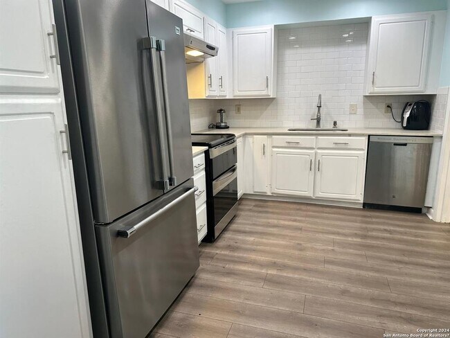 7887 Broadway San Antonio, TX 78209 photo 4