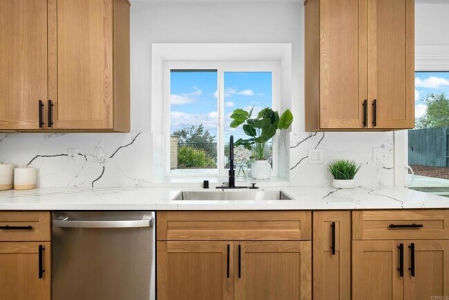 Furnished Oceanside Home - 3 Bedroom 2-1/2 Bathroom - Renovated photo 5