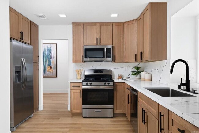 Furnished Oceanside Home - 3 Bedroom 2-1/2 Bathroom - Renovated photo 3