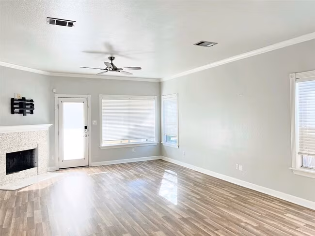 402 Wiley St Hutto, TX 78634 photo 3
