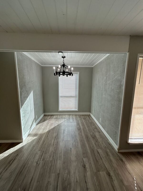 803 W Navarro St Llano, TX 78643 photo 4