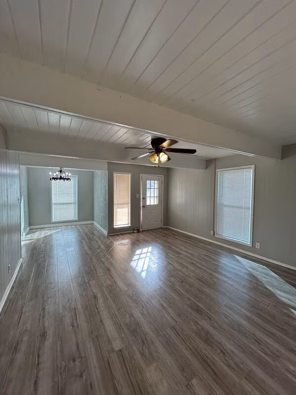 803 W Navarro St Llano, TX 78643 photo 3
