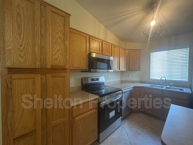 16834 S 23rd St Phoenix, AZ 85048 photo 3