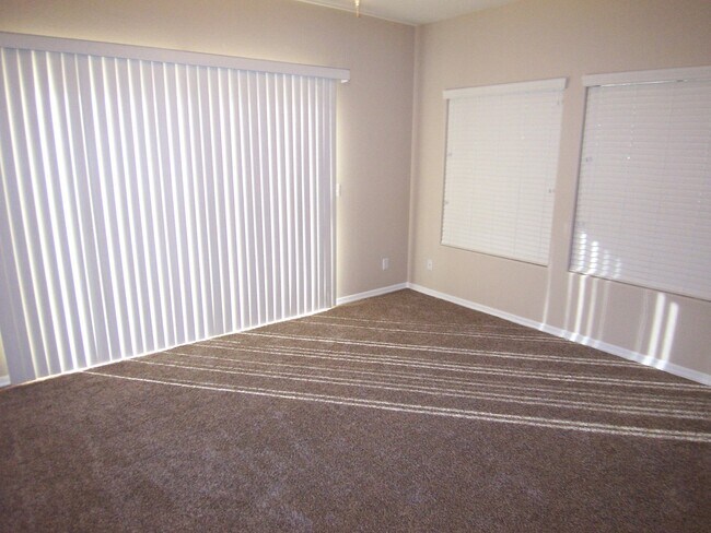 1406 W Emerald Ave Mesa, AZ 85202 photo 3