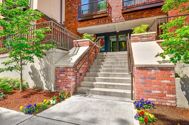 Ruth Court Apartments photo 3