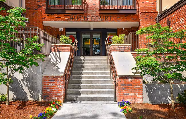 Ruth Court Apartments photo 4