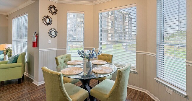 1901 Forest Oaks Drive, Houston, TX 77017 photo 3