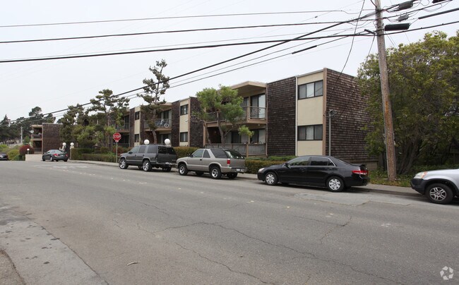 Country Club Apartments photo 2