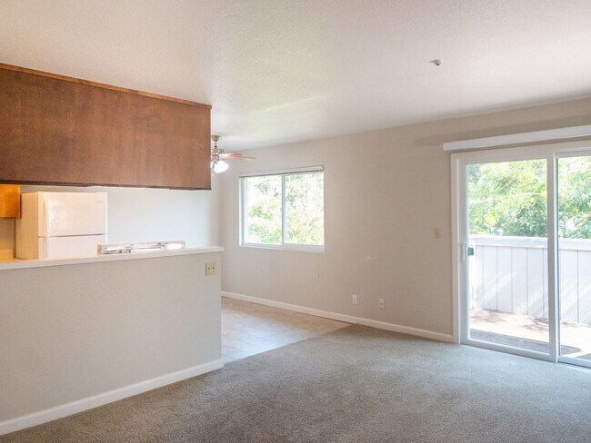 701 Mission Blvd Santa Rosa, CA 95409 photo 2
