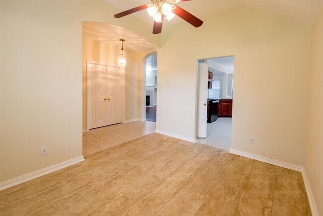 17234 Pecan Acres Drive, Sugar Land, TX 77498 photo 4
