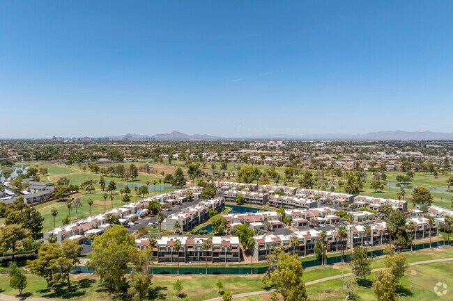 Lake Park Village photo 4