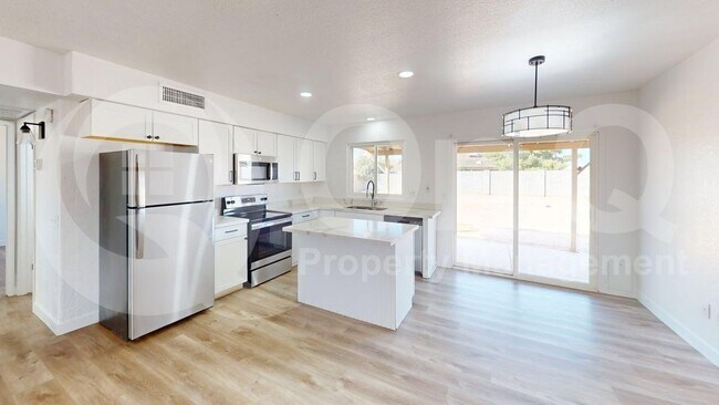 3310 W Runion Dr Phoenix, AZ 85027 photo 4