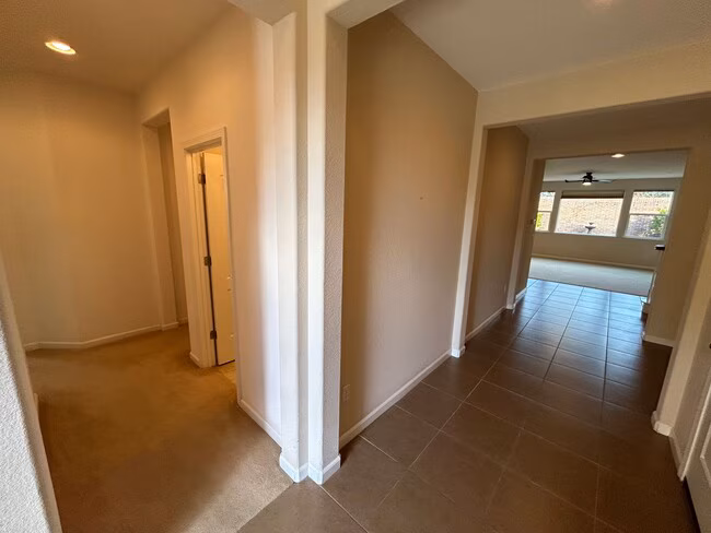 Beautiful 5 Bedroom 3 Bathroom in Quiet Neighborhood photo 2
