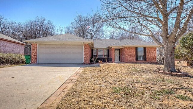 605 Valleyridge Court, Decatur, TX 76234 photo 2