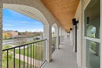 5911 Sheridan Ave Austin, TX 78723 photo 2