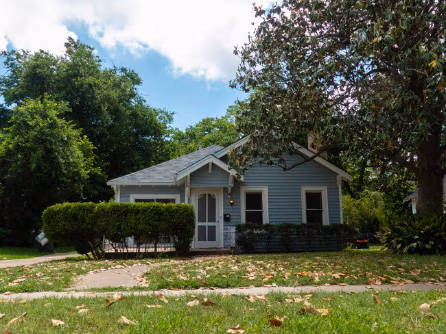 1015 N 1st St Temple, TX 76501 photo 2