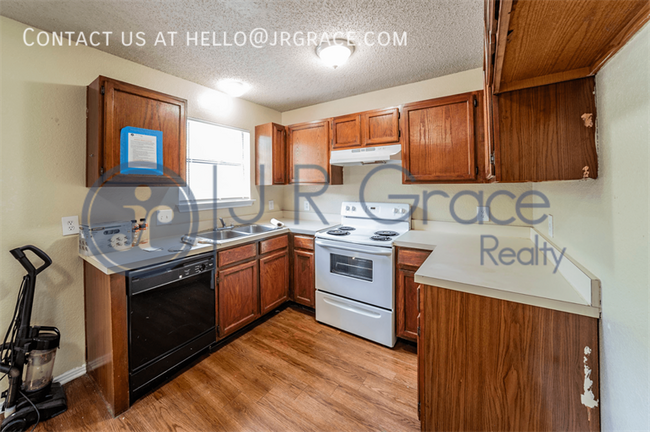 5837 Shadydell Dr Fort Worth, TX 76135 photo 2
