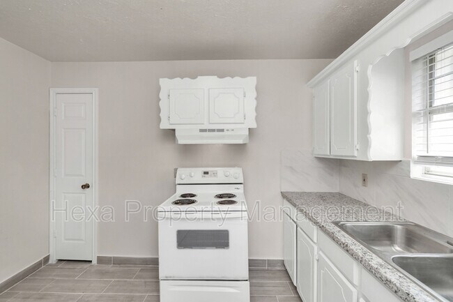 Weaver Condos photo 5
