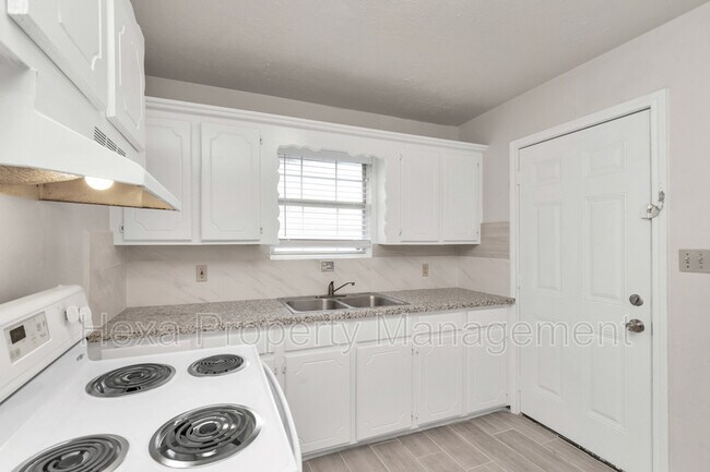 Weaver Condos photo 4