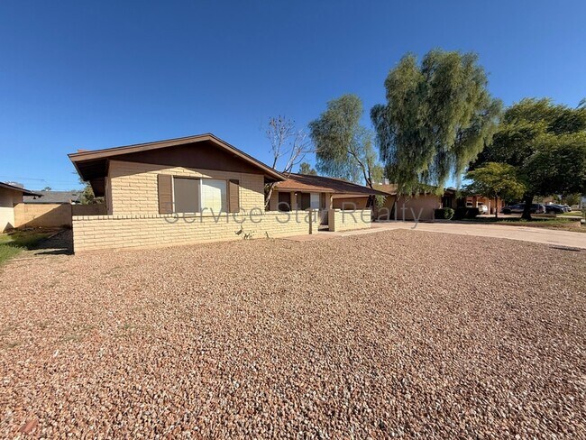 2924 W Myrtle Ave photo 3