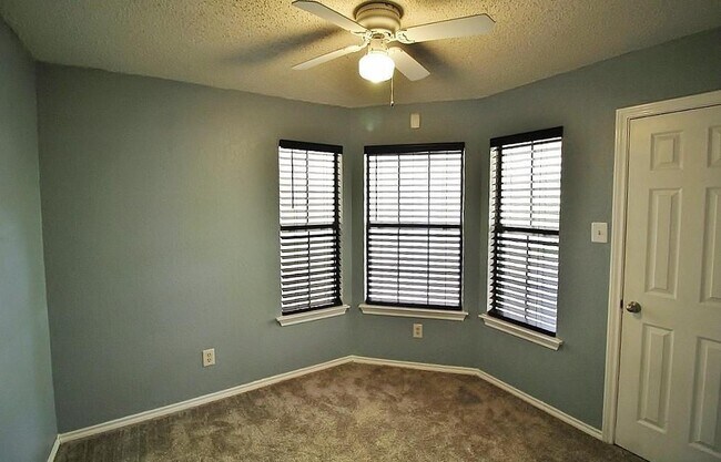 6506 Impala Dr Arlington, TX 76001 photo 4