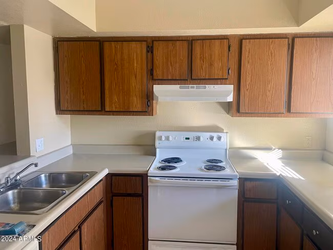 2846 E. Kathleen Road - 102 photo 2