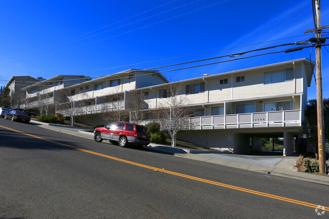 2760 Melendy Drive, San Carlos, CA 94070 photo 4