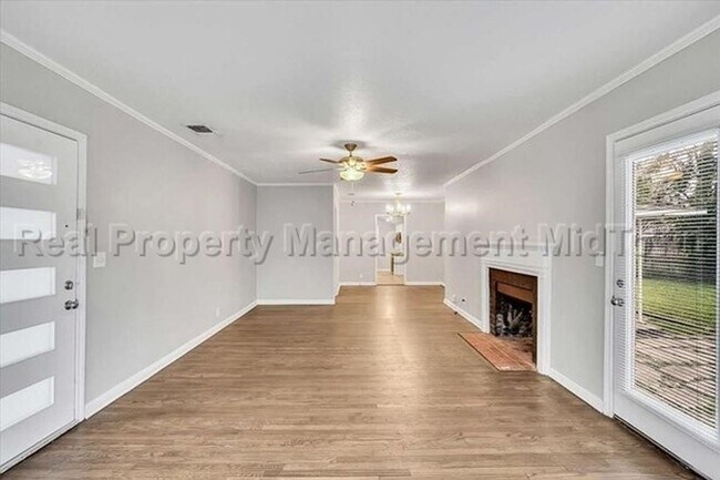 6400 Greenway Rd Fort Worth, TX 76116 photo 3