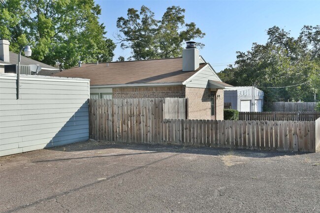 809 Pecan Street, Brenham, TX 77833 photo 4