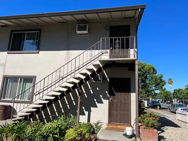 1146 W Hamilton Ave Campbell, CA 95008 photo 2