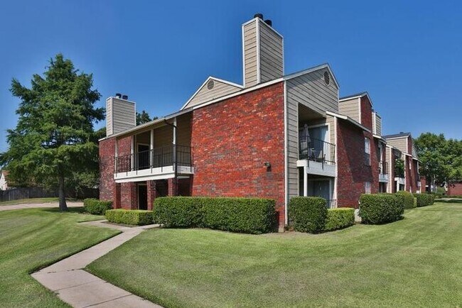 200 Bear Creek Dr Euless, TX 76039 photo 4
