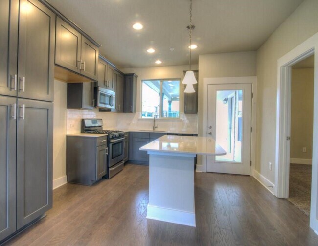 7411 Pantherpaw St Austin, TX 78757 photo 2