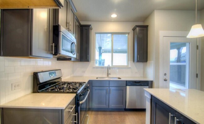7411 Pantherpaw St Austin, TX 78757 photo 3