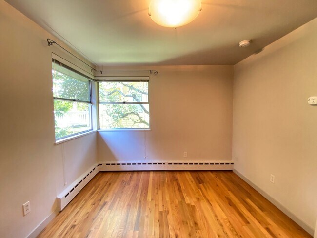 2113 N 37th St Seattle, WA 98103 photo 2