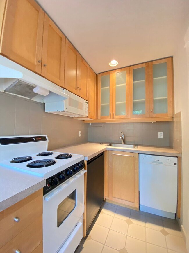 2113 N 37th St Seattle, WA 98103 photo 4