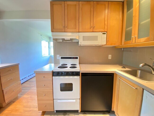 2113 N 37th St Seattle, WA 98103 photo 5