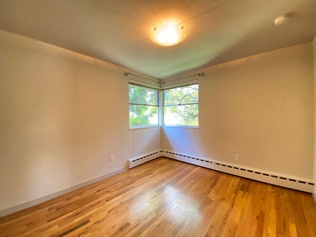 2113 N 37th St Seattle, WA 98103 photo 3