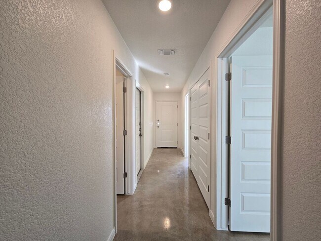 909 Cherry Laurel Ln Killeen, TX 76543 photo 4