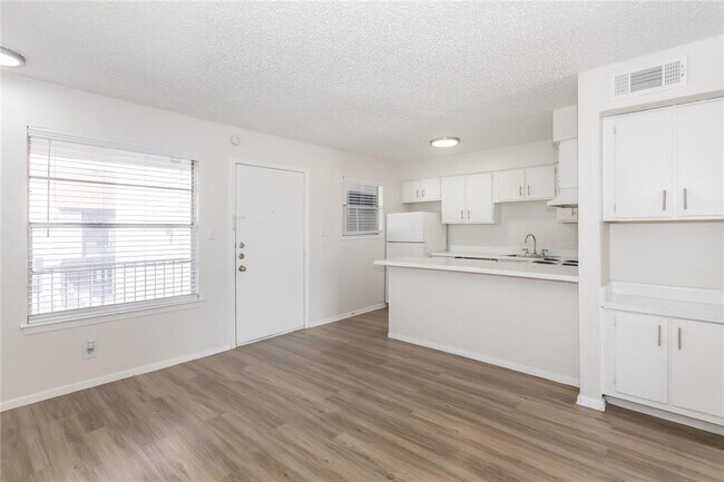 6010 N Lamar Blvd Austin, TX 78752 photo 2