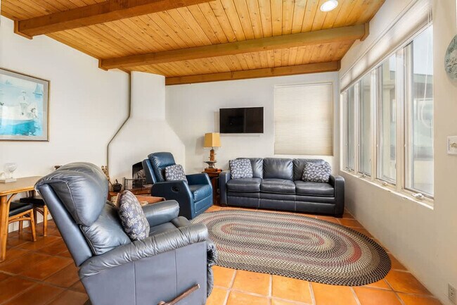 1941 S Pacific St Oceanside, CA 92054 photo 4
