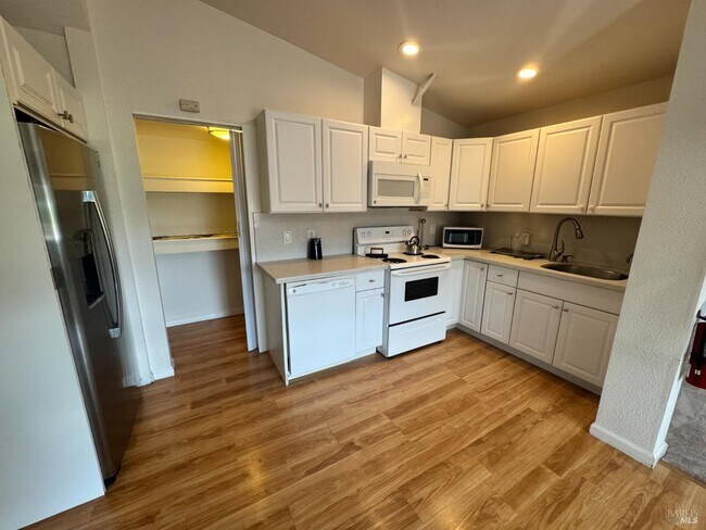 3753 Santa Rosa Ave Santa Rosa, CA 95407 photo 3