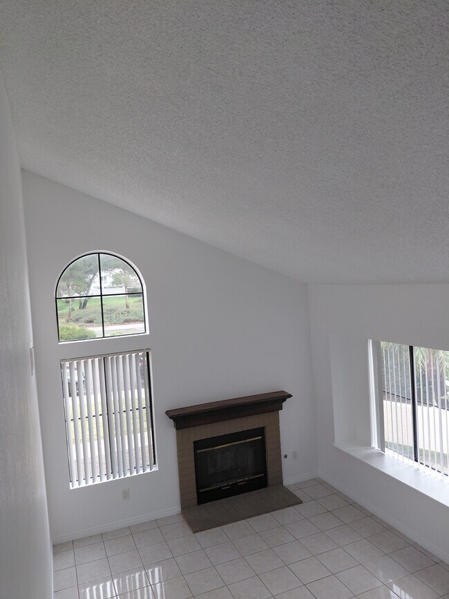 2331 Conway Dr Escondido, CA 92026 photo 2
