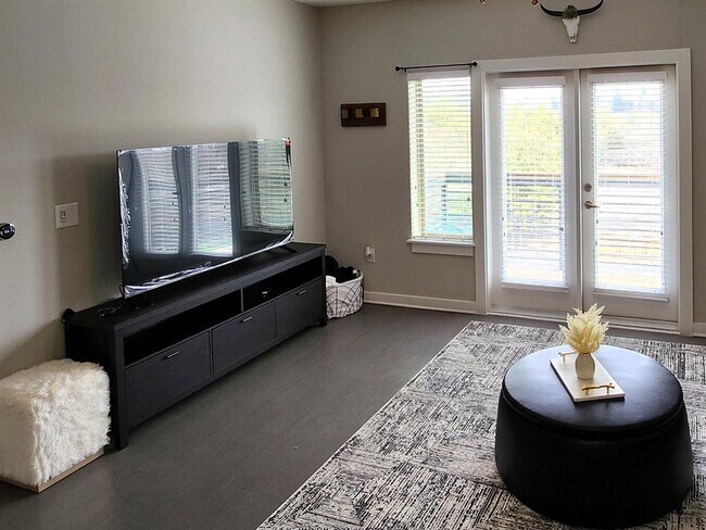 2505 Thornton Rd Austin, TX 78704 photo 4
