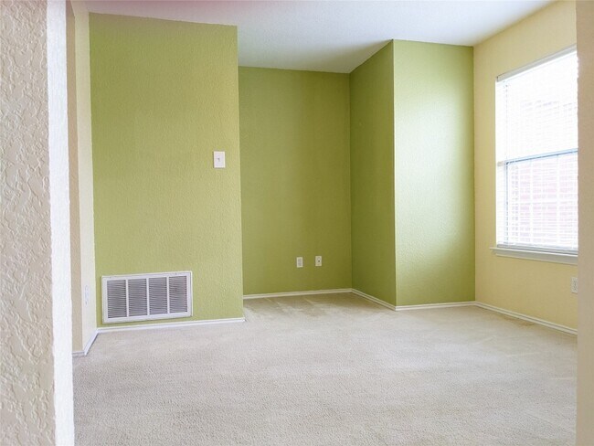 17518 Wiseman Dr Pflugerville, TX 78660 photo 4
