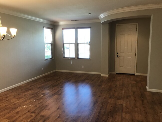 Beautiful Single Story, 3 Bedroom 2 Bath Brentwood photo 2