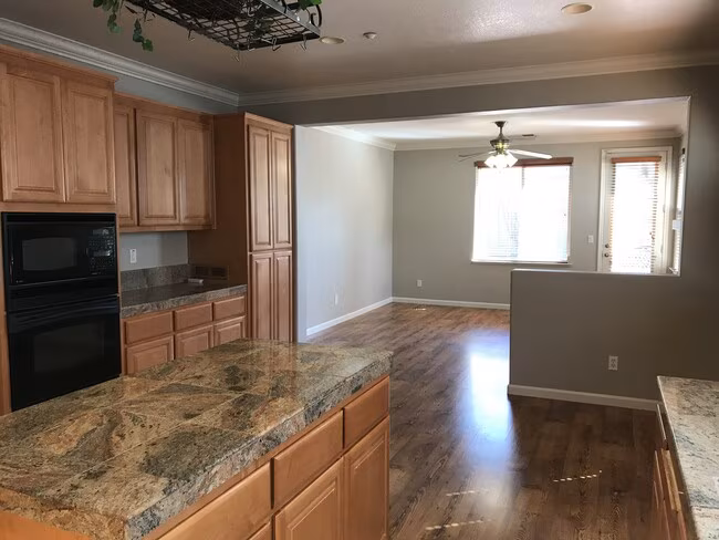 Beautiful Single Story, 3 Bedroom 2 Bath Brentwood photo 4