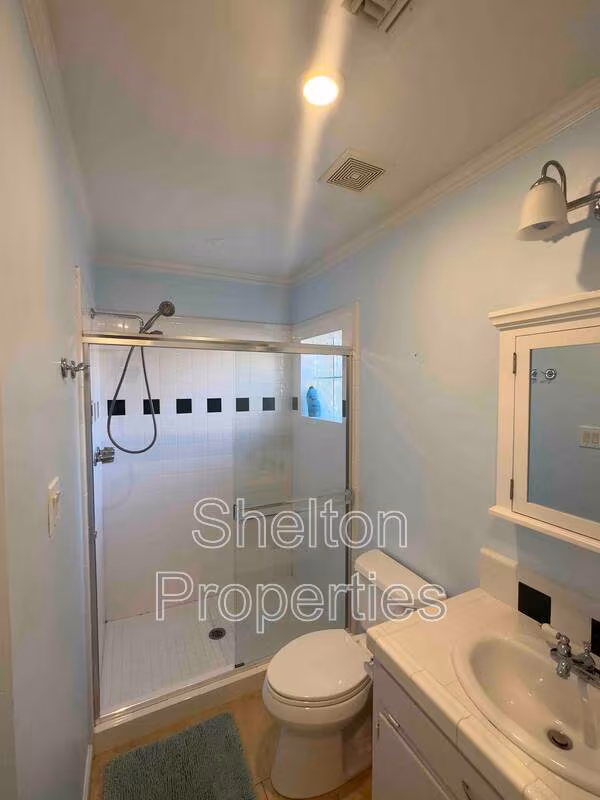2026 N LAUREL Avenue photo 4