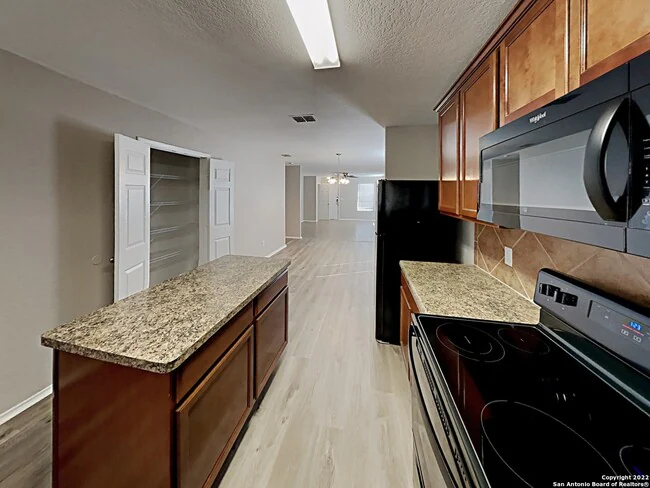 10911 Bosal Trail San Antonio, TX 78245 photo 4