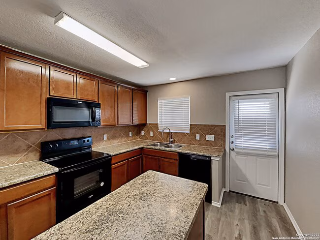 10911 Bosal Trail San Antonio, TX 78245 photo 2